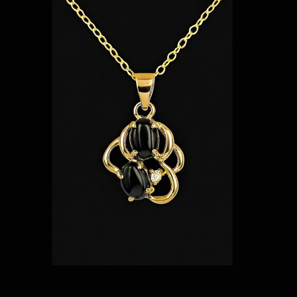 Vintage Black Onyx Cabochon and Yellow Gold Pendant Necklace 18K Gold HG…